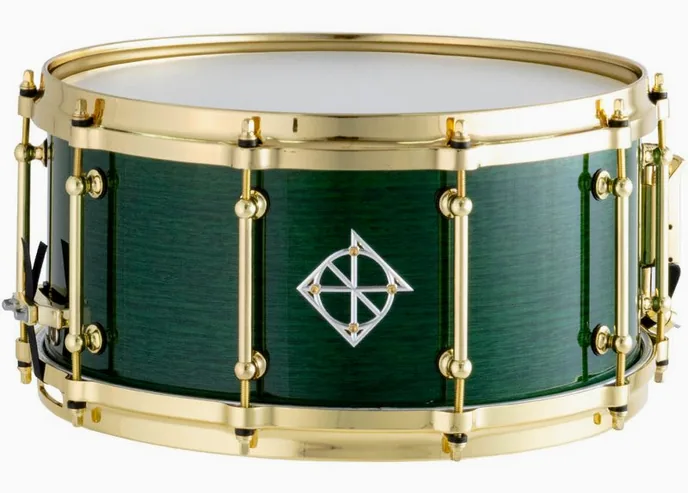 Dixon 14"x6.5" Rose Gum Snare Drum, sur fond neutre