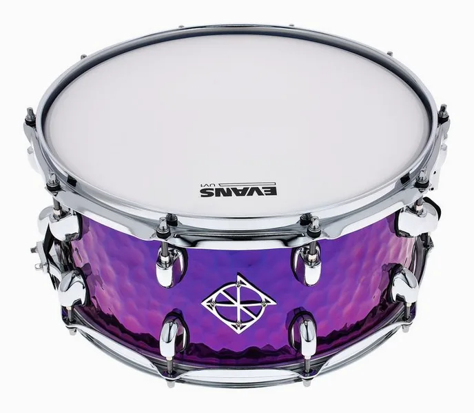 Dixon 14"x6.5" Snare Purple Titanium, de face sur fond neutre