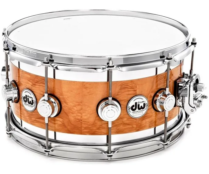 DW 14"07" Snare Exotic Edge, sur fond neutre