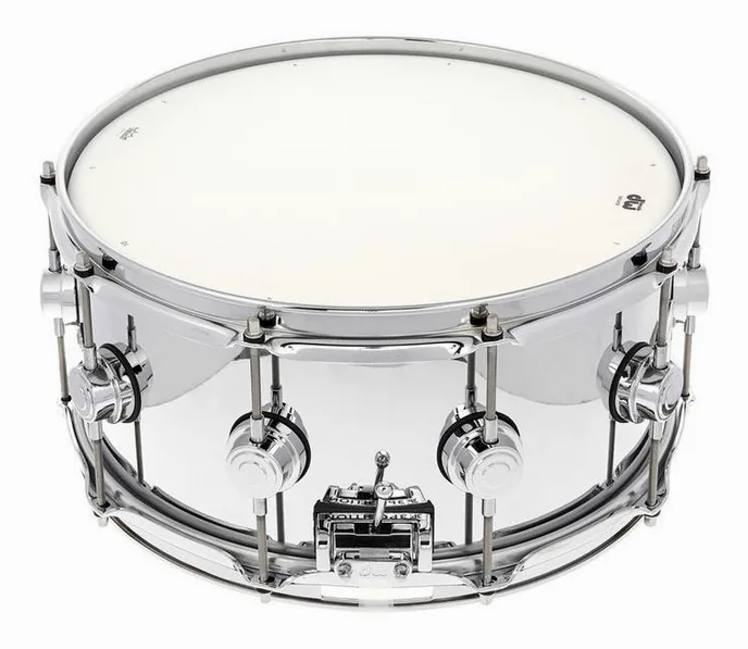 DW 14"x6,5" Steel Snare, vue de trois quarts, photo 2