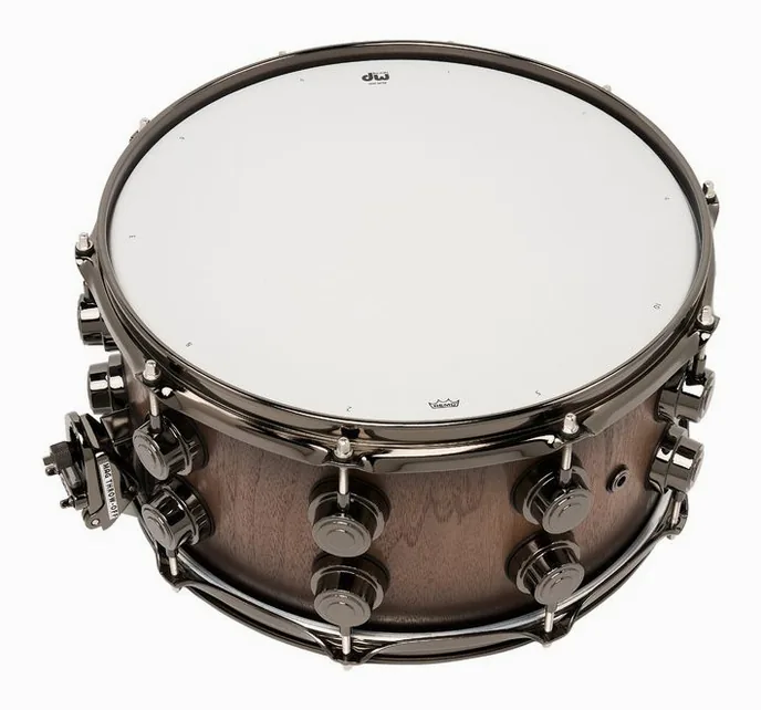 DW 14"x07" SN Walnut Ebony Burst, vue de trois quarts, photo 4