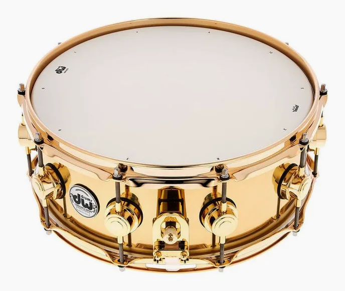 DW 14"x5,5" Brass Snare, vue de trois quarts, photo 3