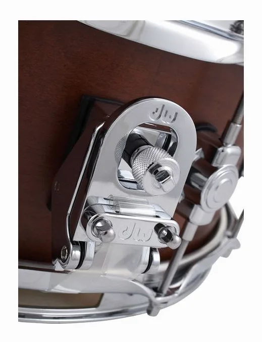 DW 14"x5,5" SN Performance Tobaco, vue de trois quarts, photo 4