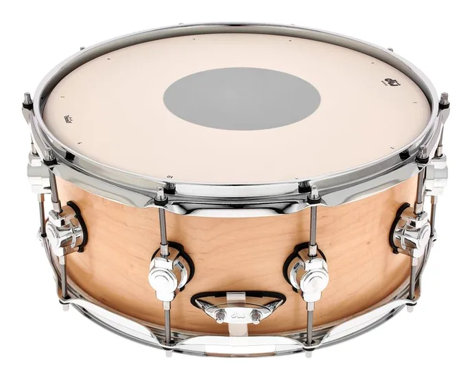 DW 14"x6" Design Satin Nat. Snare, vue de trois quarts, photo 2