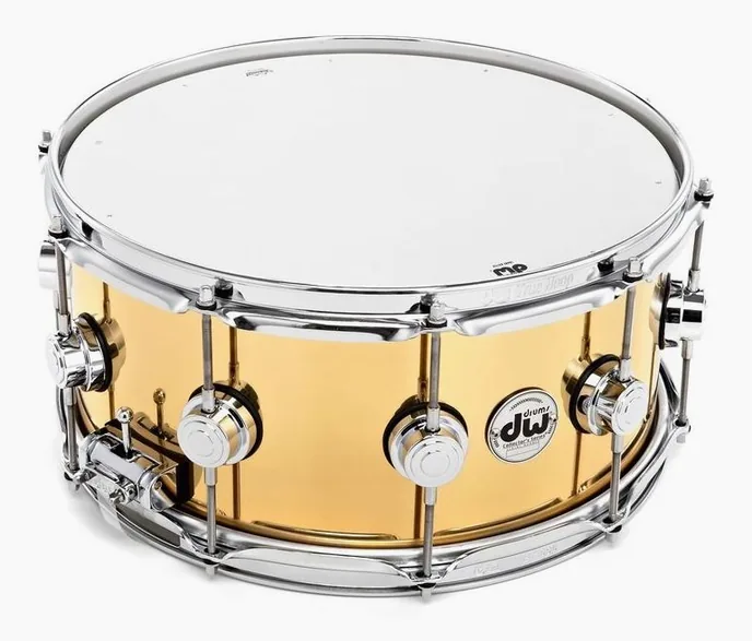 DW 14"x6,5" Brass Snare, sur fond neutre