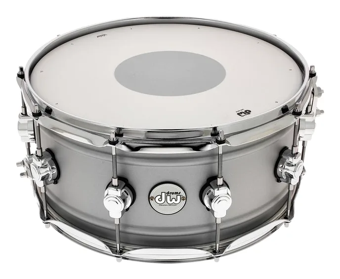 DW 14"x6,5" Design Aluminium SD, de face sur fond neutre