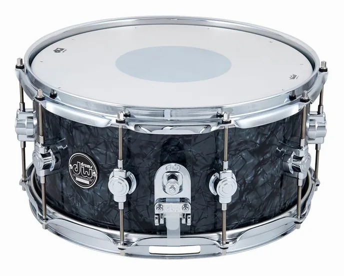 DW 14"x6,5" SN Performance Black, vue de trois quarts, photo 2