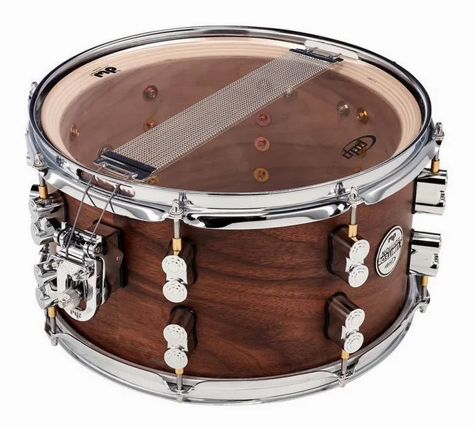 DW PDP 13"x07" Walnut Snare, vue de près, photo 4