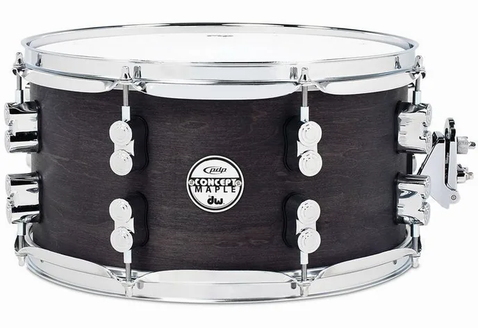 DW PDP 13"x07" Black Wax Snare, sur fond neutre