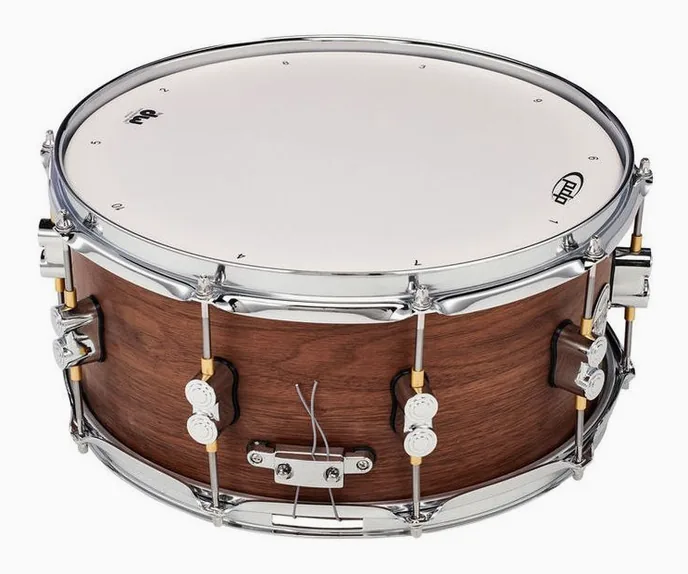 DW PDP 14"x6,5" Walnut Snare, vue de profil, photo 3