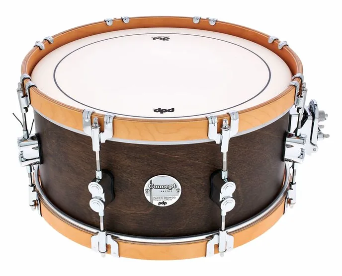 DW PDP 14"x6,5" Walnut Stain Sn, sur fond neutre