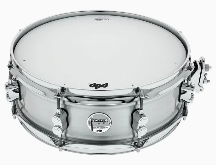 DW PDP 14"x05" Concept Aluminium, de face sur fond neutre