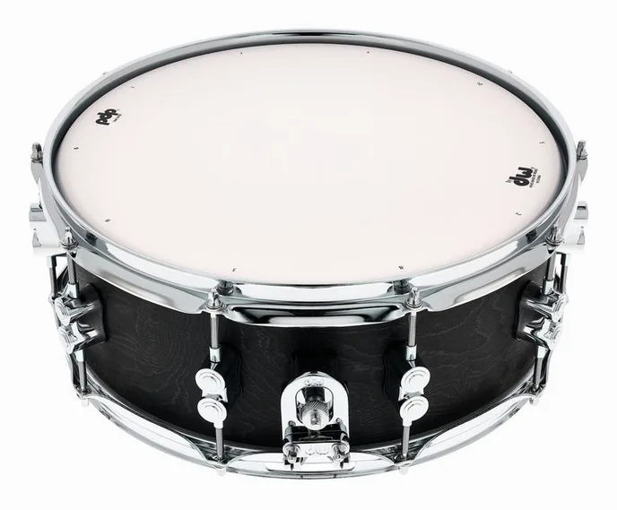 DW PDP 14"x5,5" Black Wax Snare, vue de profil, photo 2