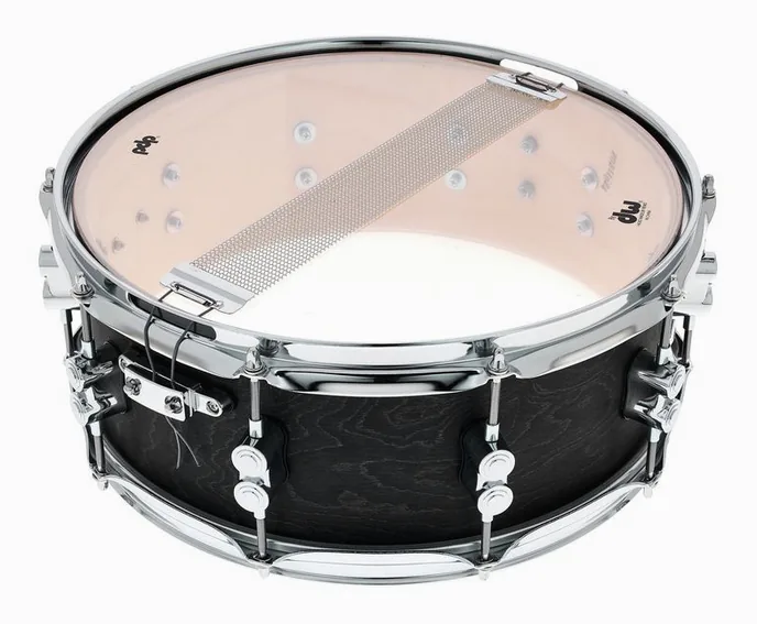 DW PDP 14"x5,5" Black Wax Snare, vue de profil, photo 4