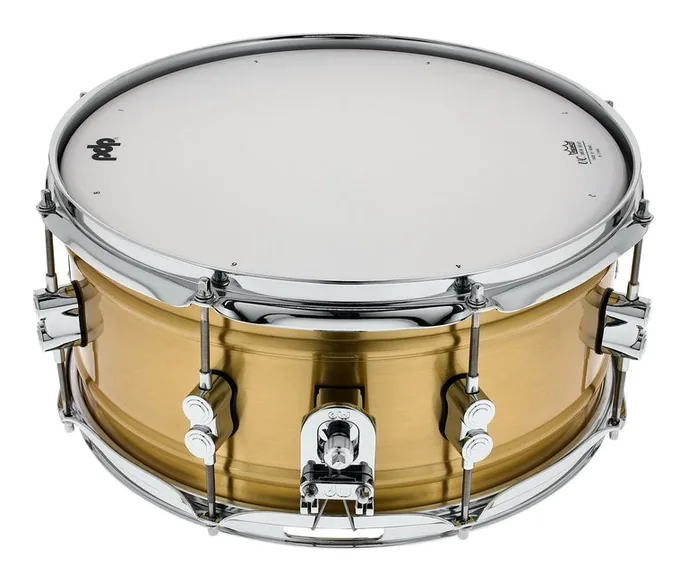 DW PDP 14"x6,5" Concept Brass, sur fond neutre, photo 2
