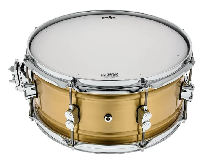 DW PDP 14"x6,5" Concept Brass, vue de trois quarts, photo 4