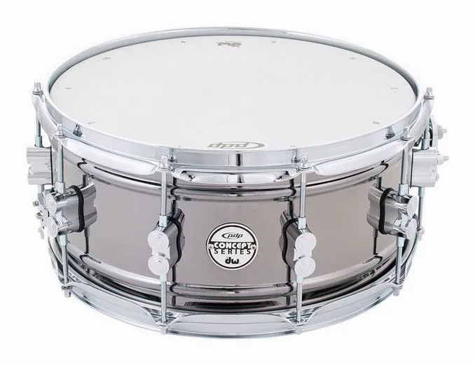 DW PDP 14"x6,5" Steel BN, sur fond neutre