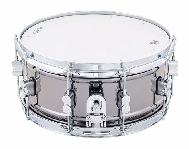 DW PDP 14"x6,5" Steel BN, vue de profil, photo 2