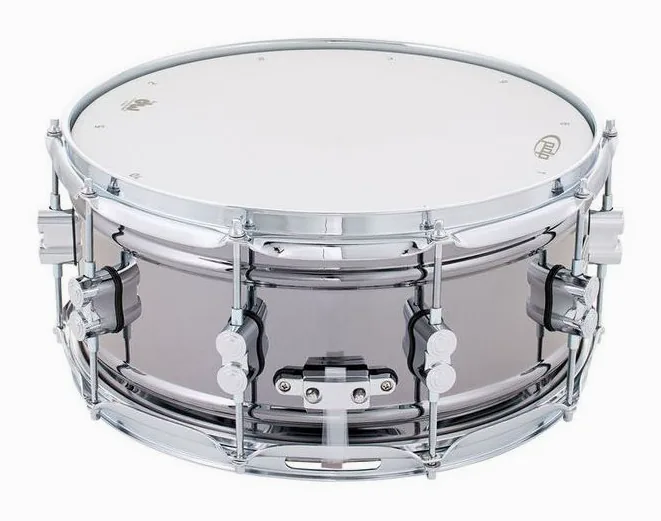 DW PDP 14"x6,5" Steel BN, vue de trois quarts, photo 3