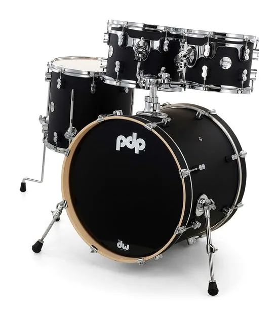 DW PDP CM4 Studio Satin Black, sur fond neutre