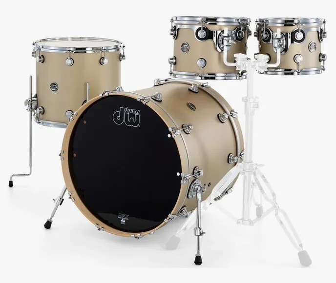DW Performance Standard Gold Mist, de face sur fond neutre