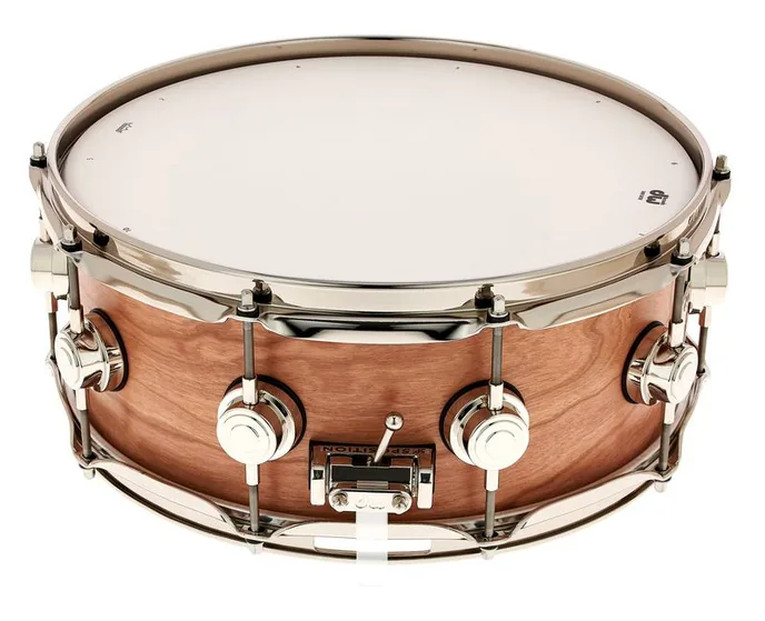 DW Satin Oil 14"x5,5" Cherry Gum, vue de trois quarts, photo 4