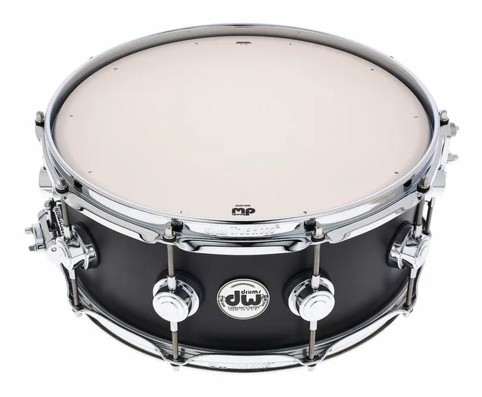 DW Satin Oil 14"x5,5 Ebony Snare, vue de près, de face