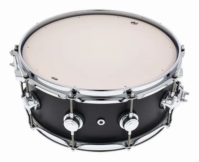 DW Satin Oil 14"x5,5 Ebony Snare, sur fond neutre, photo 4