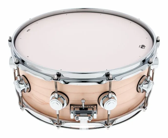 DW Satin Oil 14"x6,5" Snare Nat., vue de trois quarts, photo 2