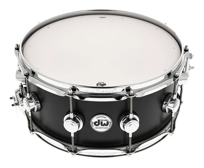 DW Satin Oil 14"x06" Ebony Snare, vue de près, de face