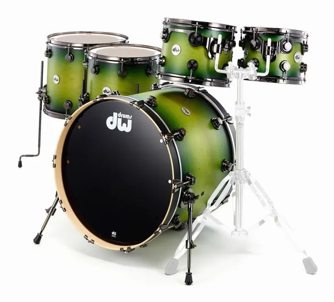DW Satin Specialty Green Burst, de face sur fond neutre
