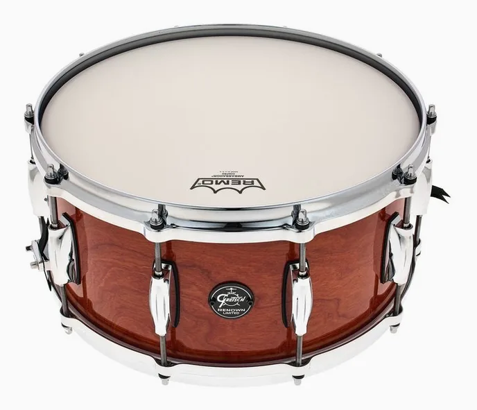 Gretsch Drums 14"x6.5" SN Renown Cherry Wood, sur fond neutre