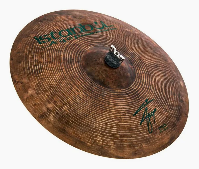 Istanbul Agop 16" Agop Signature Crash, de face sur fond neutre