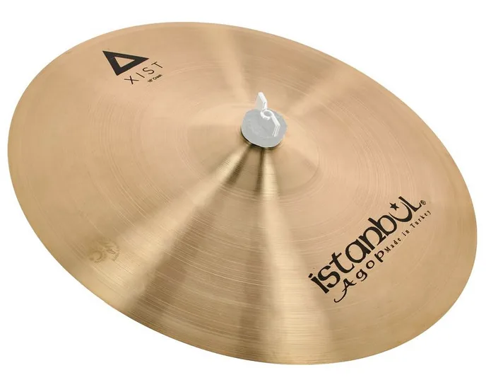 Istanbul Agop 16" Xist Crash Natural, de face sur fond neutre
