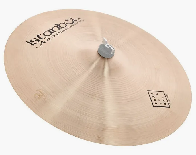 Istanbul Agop 17" Traditional Thin Crash, de face sur fond neutre