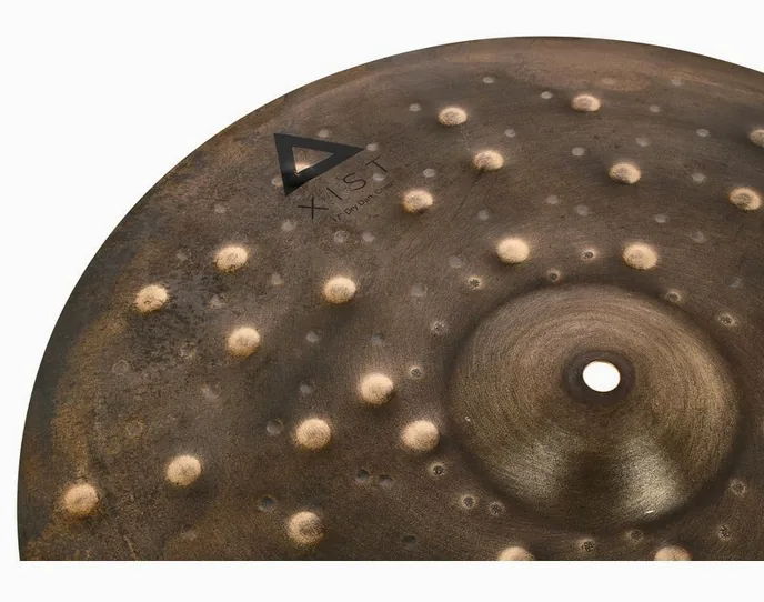 Istanbul Agop 17" Xist Dry Dark Crash, vue de trois quarts, photo 4