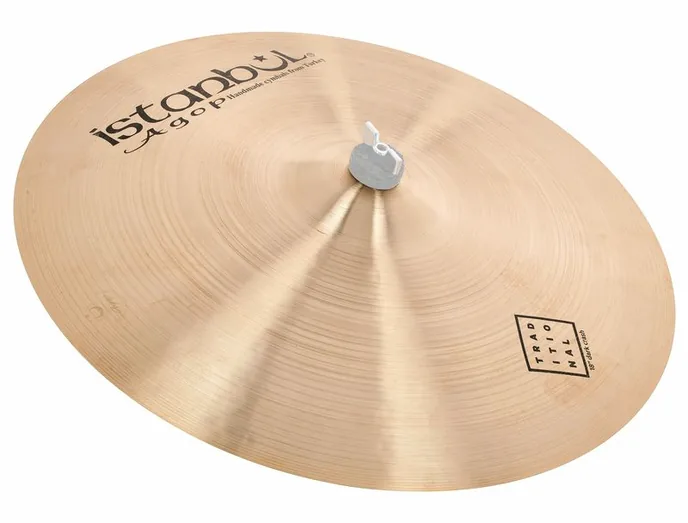 Istanbul Agop 18" Traditional Dark Crash, de face sur fond neutre