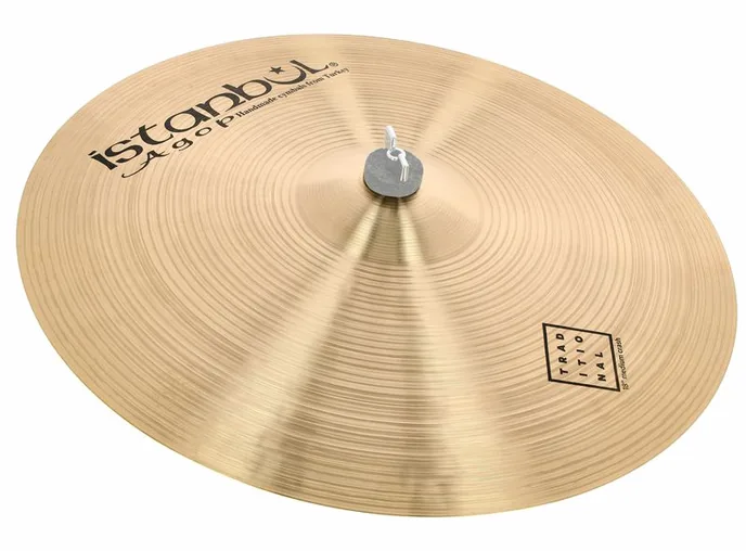 Istanbul Agop 18" Traditional Medium Crash, sur fond neutre