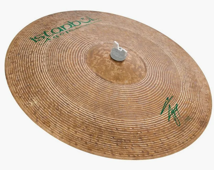 Istanbul Agop 19" Agop Signature Crash, sur fond neutre
