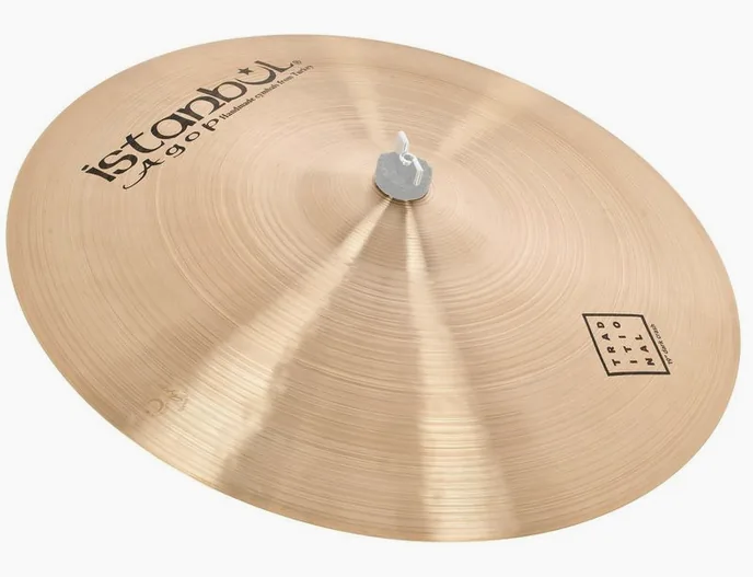 Istanbul Agop 19" Traditional Dark Crash, sur fond neutre