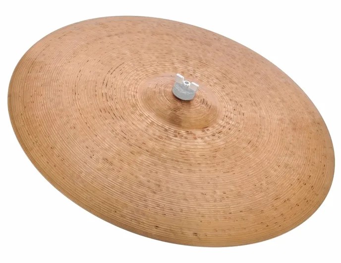 Istanbul Agop 22" 30th Anniversary Med. Ride, sur fond neutre