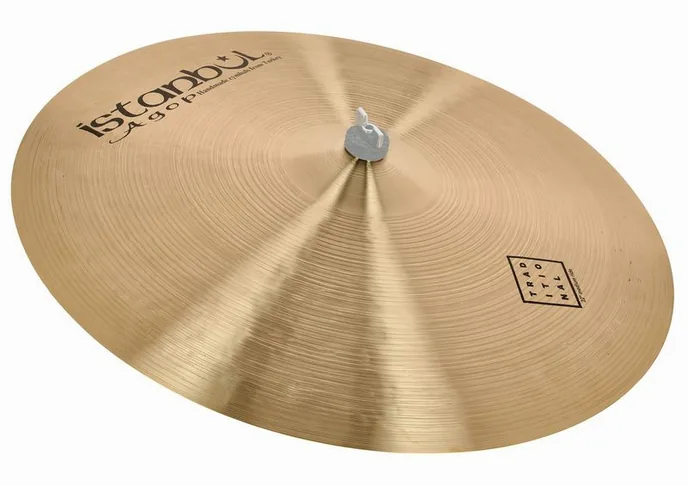 Istanbul Agop 22" Traditional Medium Ride, de face sur fond neutre