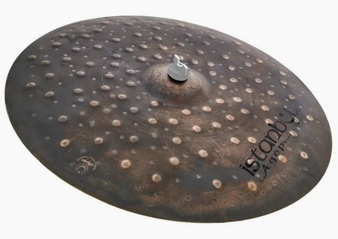 Istanbul Agop 22" Xist Dry Dark Crash, de face sur fond neutre