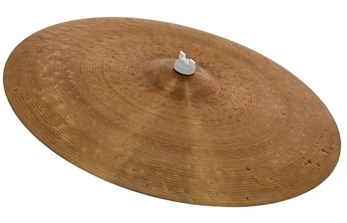 Istanbul Agop 24" 30th Anniversary Ride, de face sur fond neutre