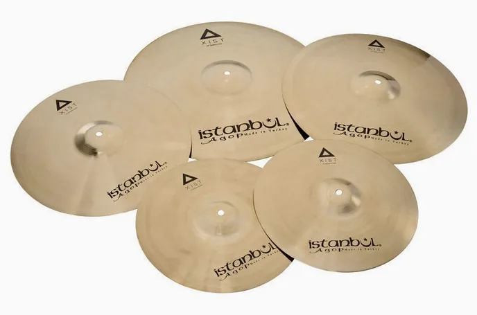 Istanbul Agop Xist Brilliant Cymbal Set Pro, sur fond neutre