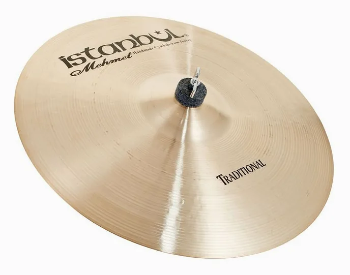 Istanbul Mehmet 16" Thin Crash Traditional, de face sur fond neutre