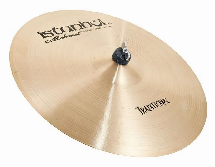 Istanbul Mehmet 17" Medium Crash Traditional, de face sur fond neutre