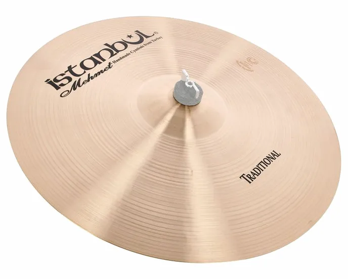 Istanbul Mehmet 17" Thin Crash Traditional, de face sur fond neutre