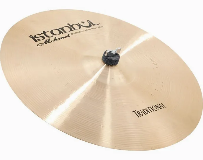 Istanbul Mehmet 18" Medium Crash Traditional, sur fond neutre