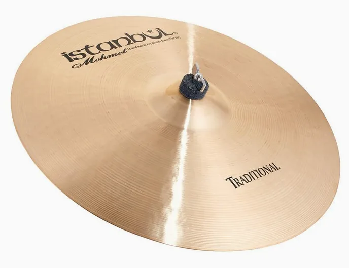 Istanbul Mehmet 18" Thin Crash Traditional, sur fond neutre